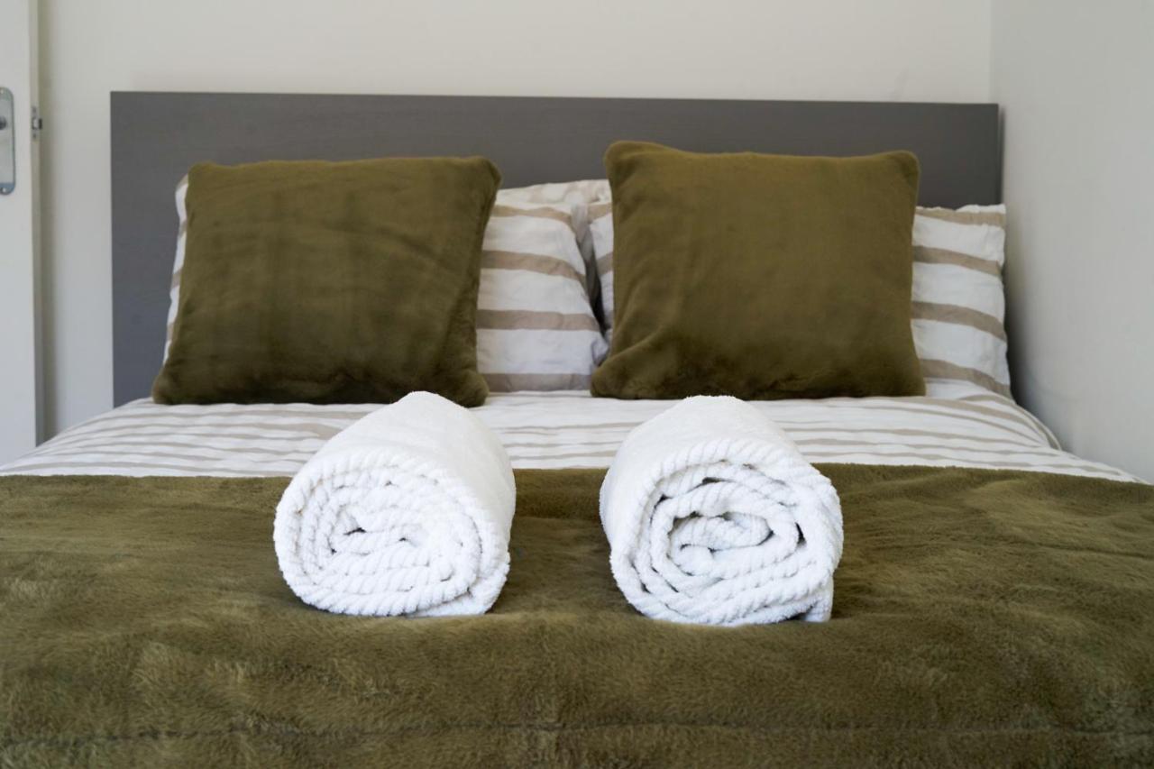 Centre 2br - Perfect For Contractors, Families & Groups - Free Parking & Walk To *