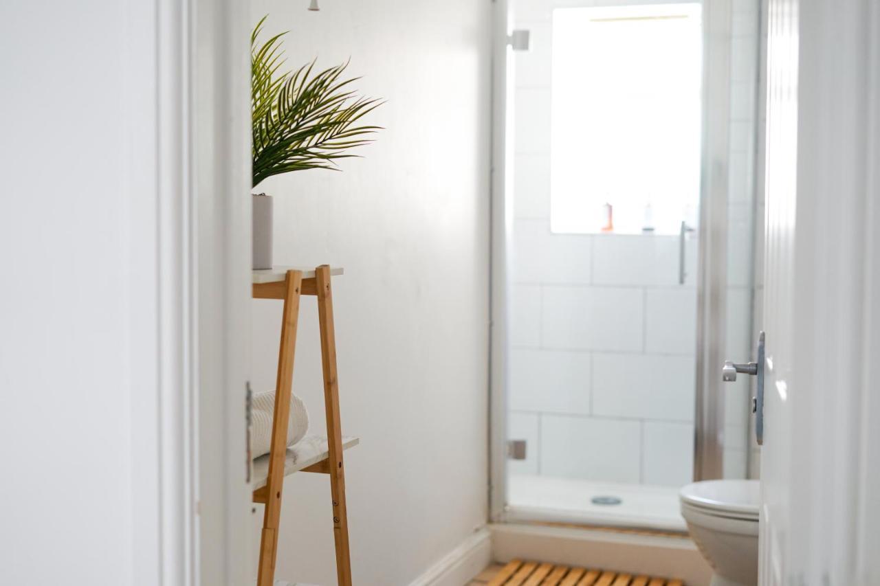 Centre 2br - Perfect For Contractors, Families & Groups - Free Parking & Walk To Hove