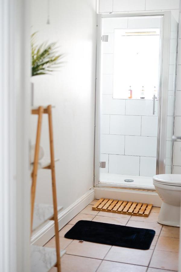 Appartement Centre 2br - Perfect For Contractors, Families & Groups - Free Parking & Walk To