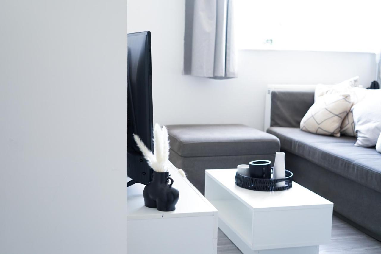 Centre 2br - Perfect For Contractors, Families & Groups - Free Parking & Walk To Appartement *