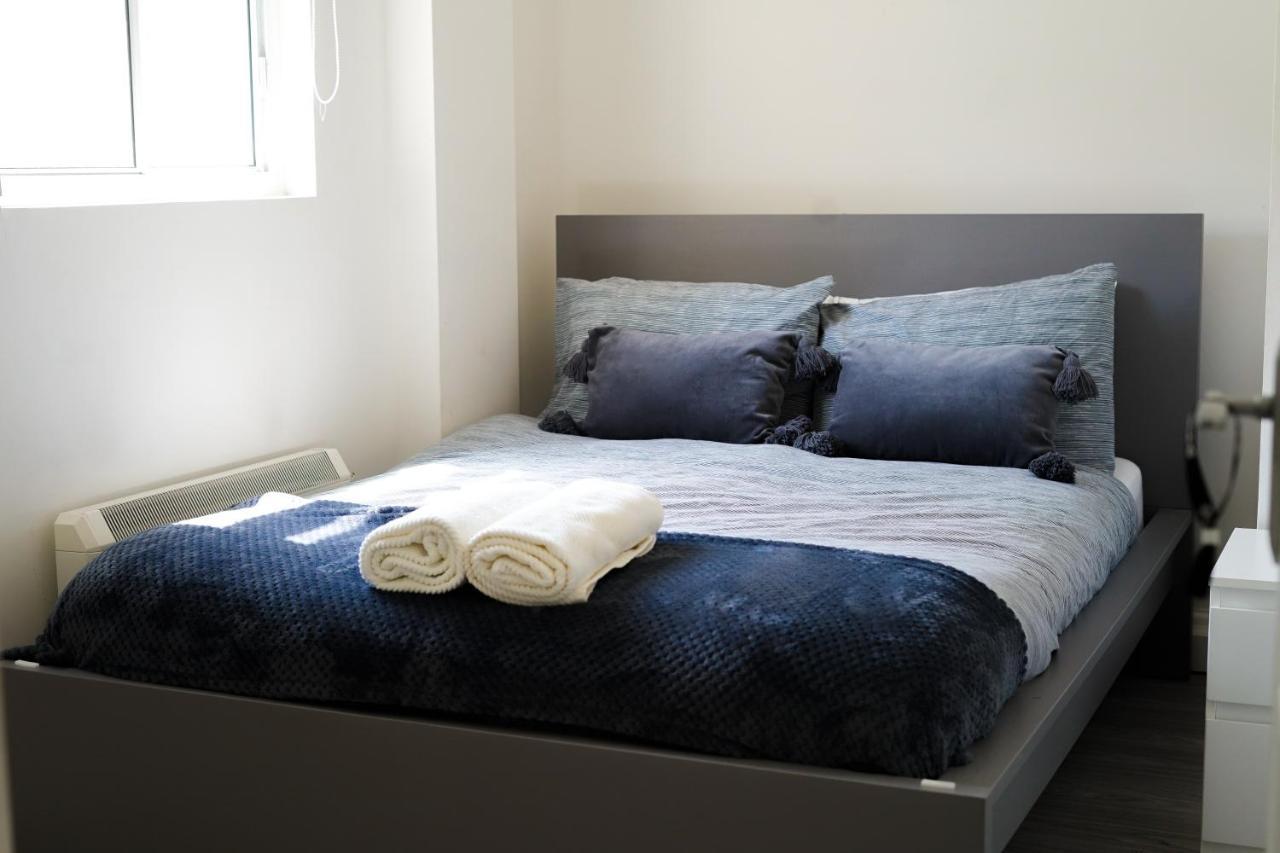 Appartement Centre 2br - Perfect For Contractors, Families & Groups - Free Parking & Walk To