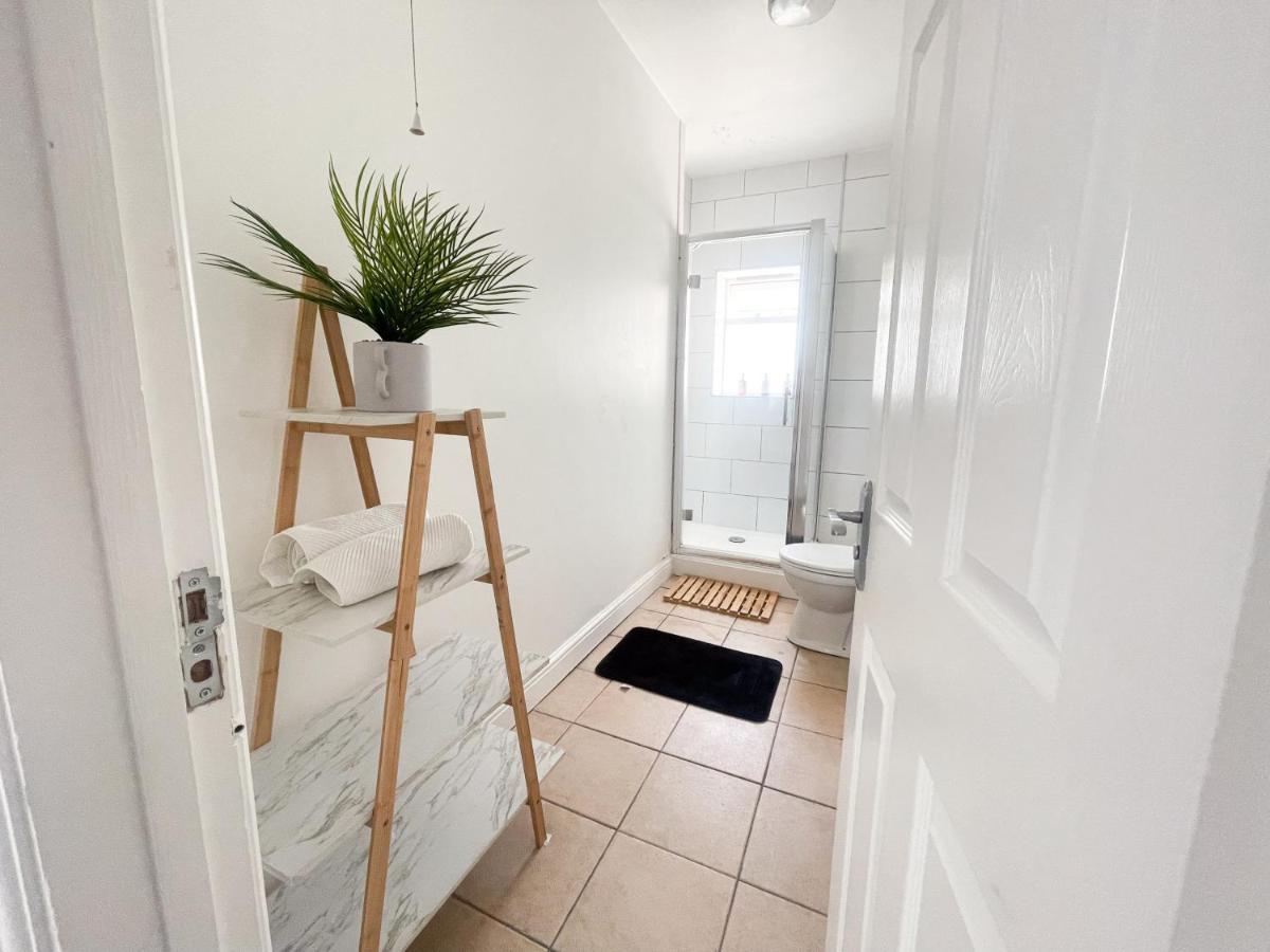 Centre 2br - Perfect For Contractors, Families & Groups - Free Parking & Walk To Appartement *
