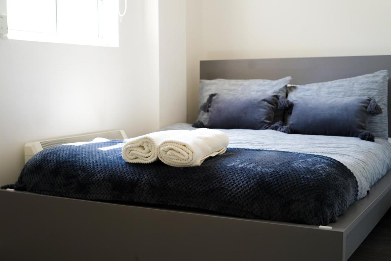Centre 2br - Perfect For Contractors, Families & Groups - Free Parking & Walk To Appartement Hove