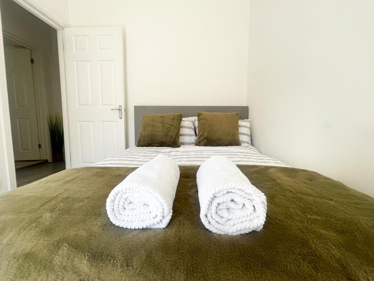 Centre 2br - Perfect For Contractors, Families & Groups - Free Parking & Walk To Appartement *