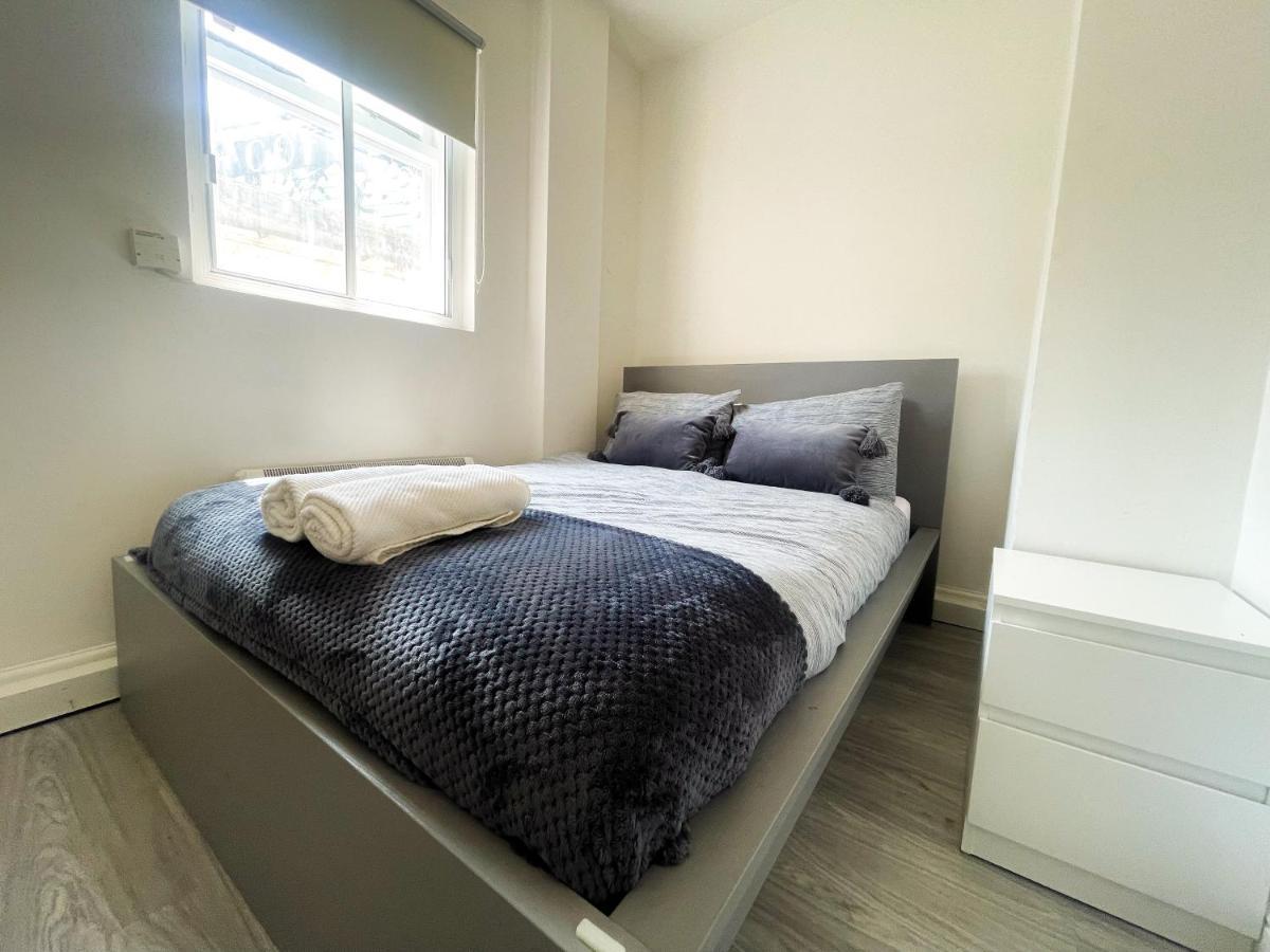 Centre 2br - Perfect For Contractors, Families & Groups - Free Parking & Walk To Appartement Hove