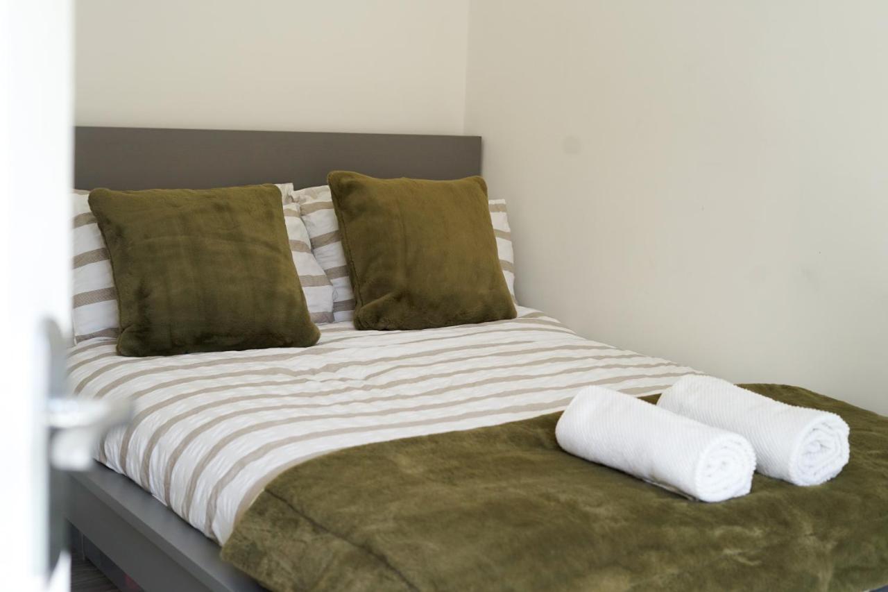 Centre 2br - Perfect For Contractors, Families & Groups - Free Parking & Walk To