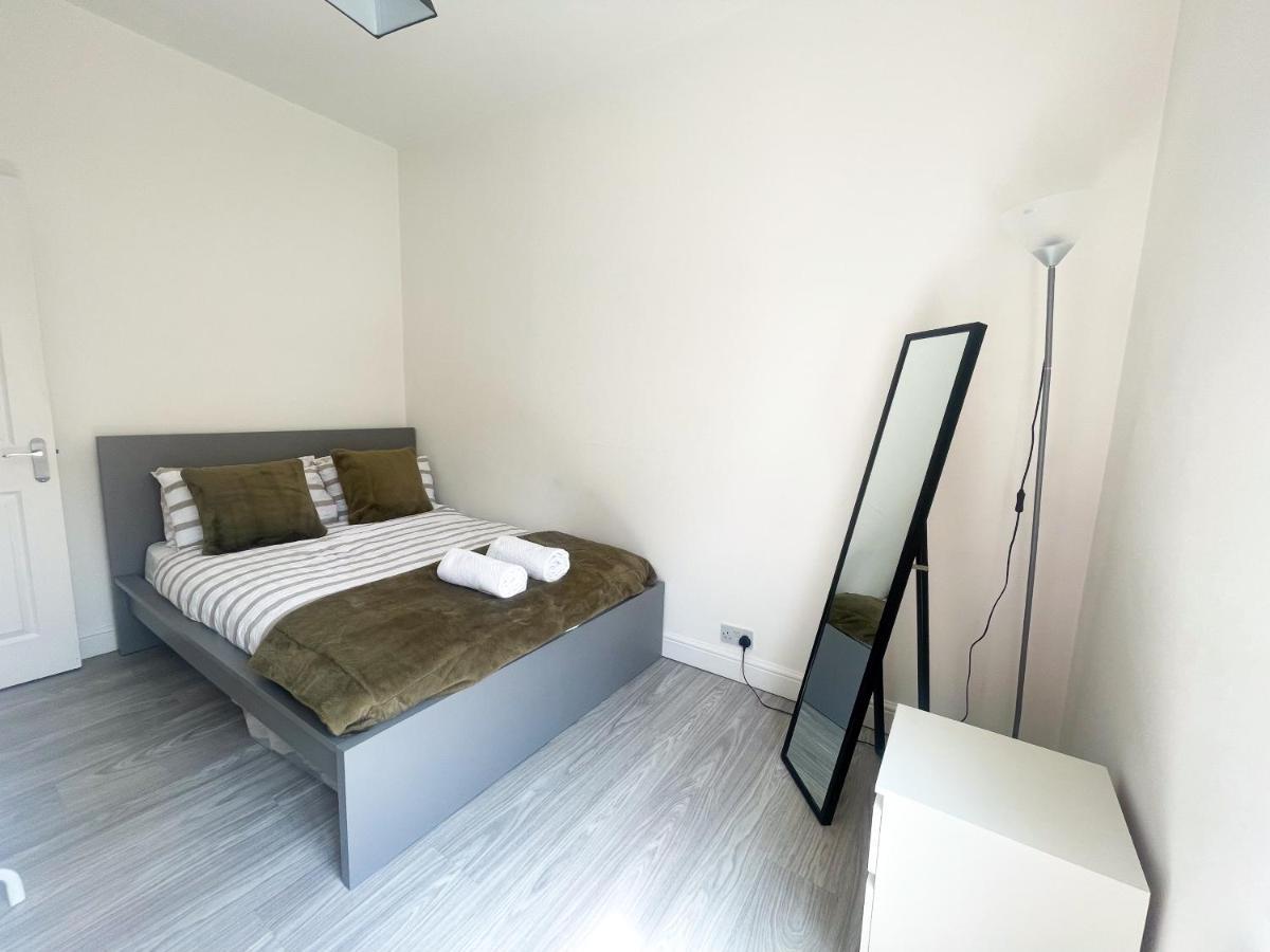 Centre 2br - Perfect For Contractors, Families & Groups - Free Parking & Walk To * Hove