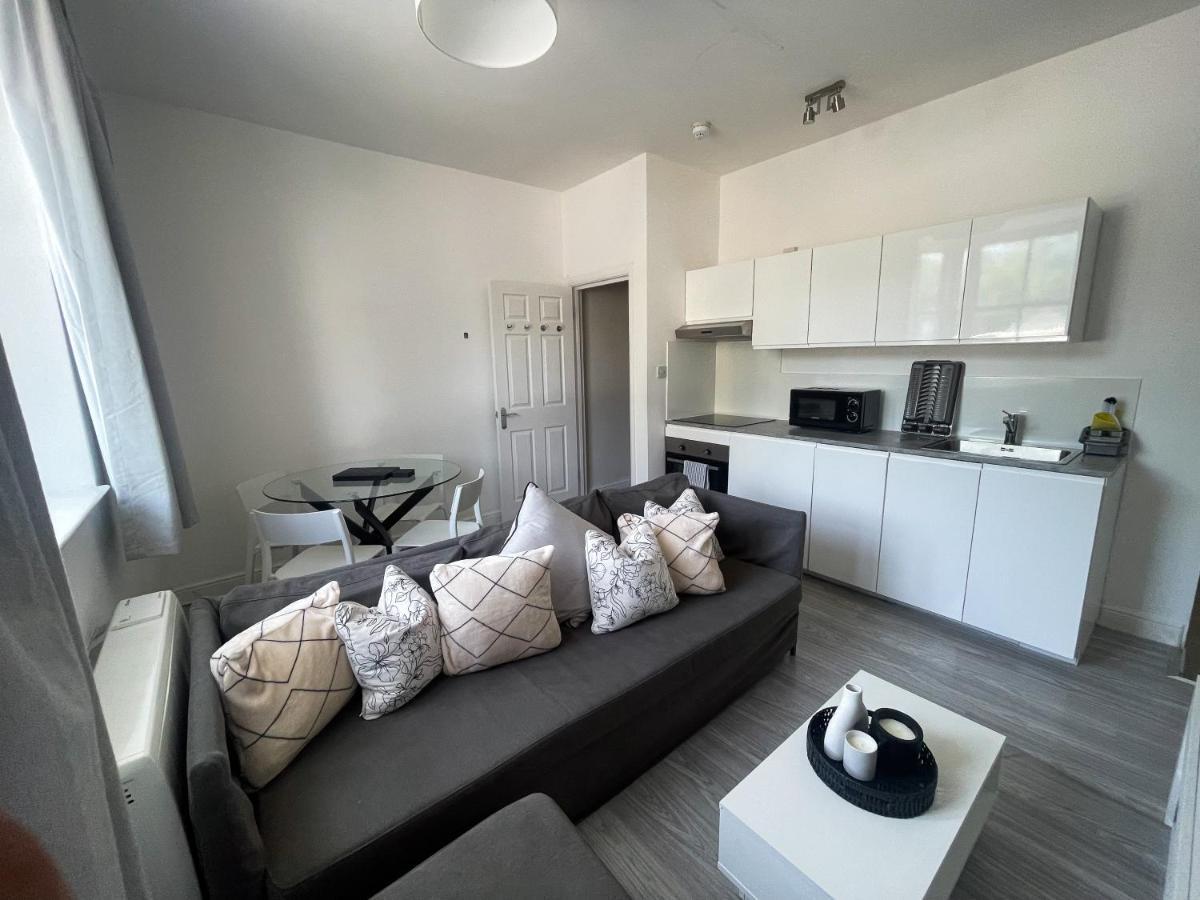 Centre 2br - Perfect For Contractors, Families & Groups - Free Parking & Walk To *